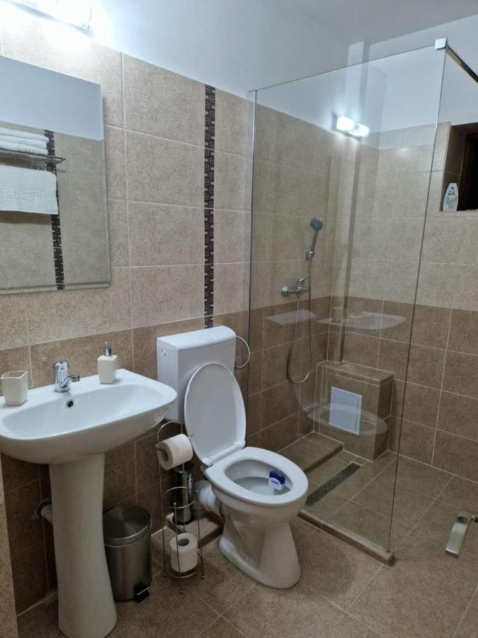 Yuka Hotel Vama Veche Buitenkant foto