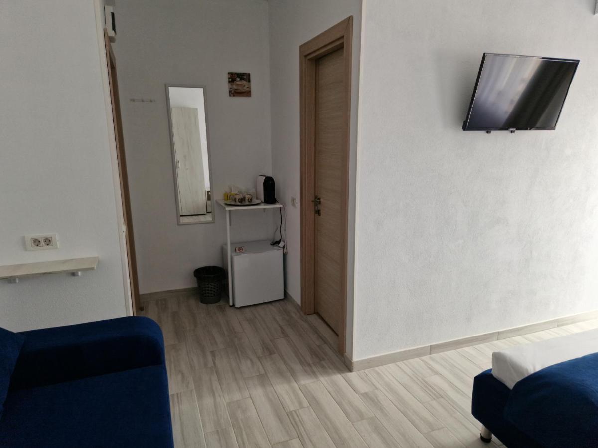 Yuka Hotel Vama Veche Buitenkant foto