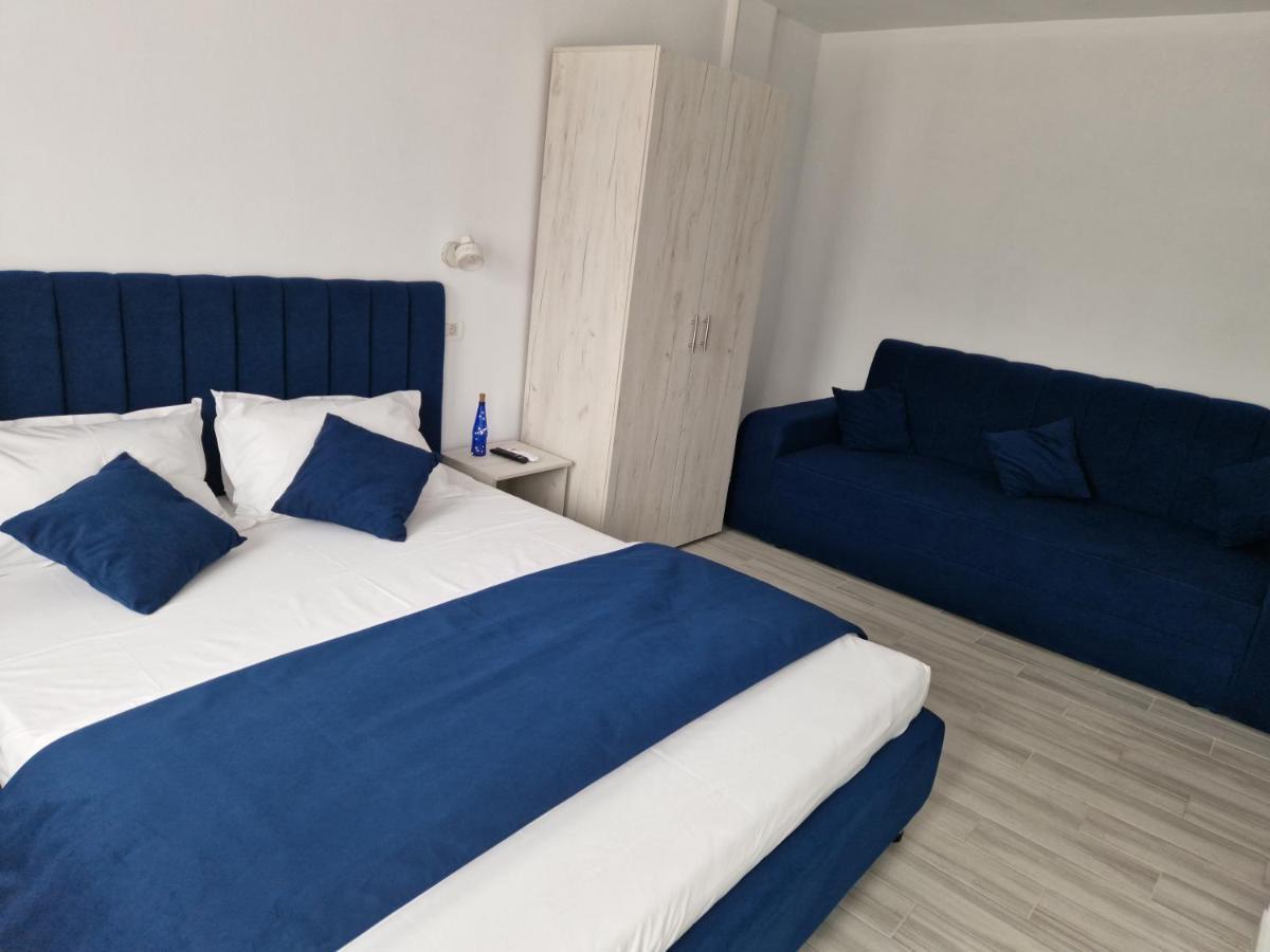 Yuka Hotel Vama Veche Buitenkant foto