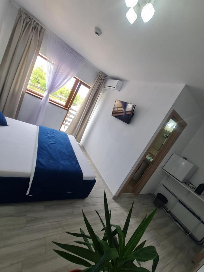Yuka Hotel Vama Veche Buitenkant foto