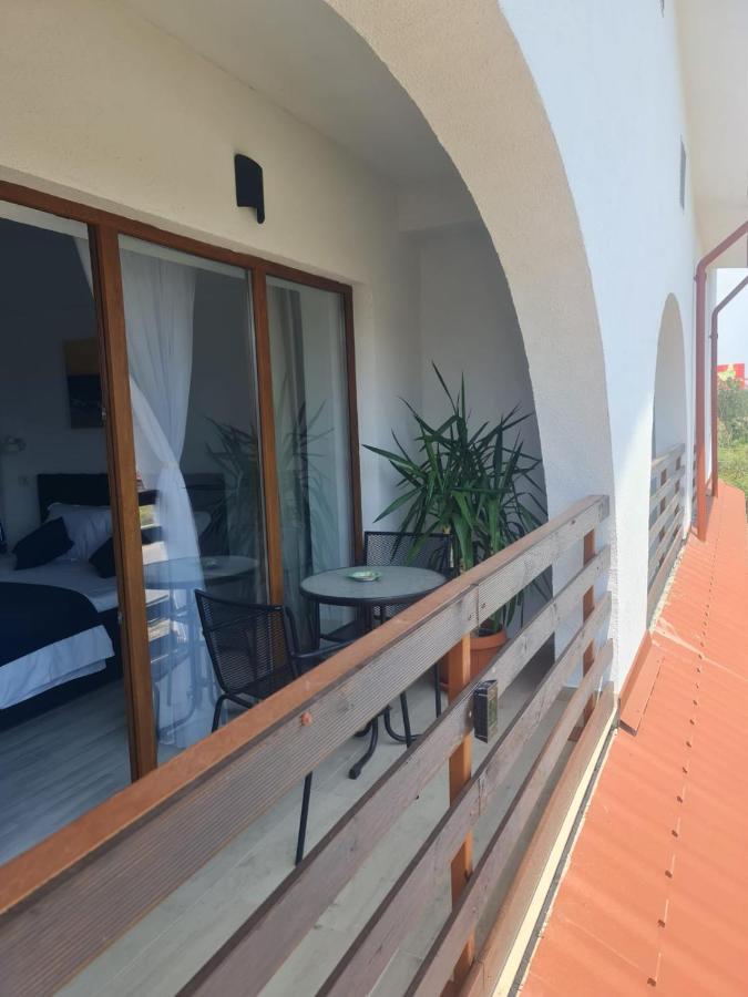 Yuka Hotel Vama Veche Buitenkant foto