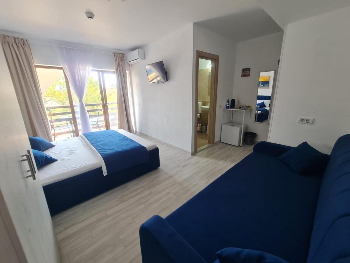 Yuka Hotel Vama Veche Buitenkant foto