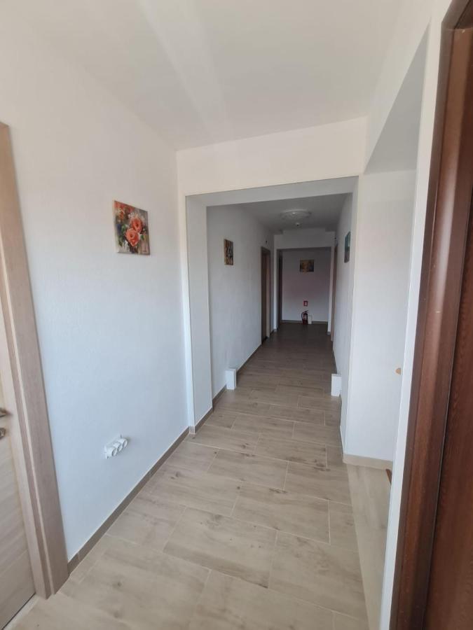 Yuka Hotel Vama Veche Buitenkant foto