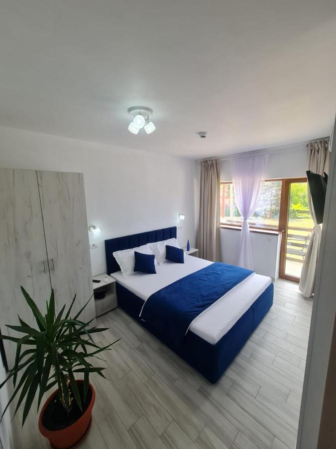 Yuka Hotel Vama Veche Buitenkant foto