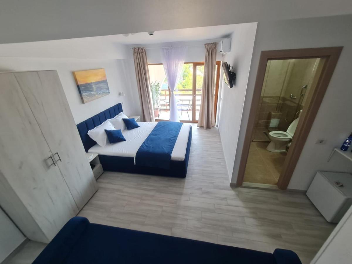 Yuka Hotel Vama Veche Buitenkant foto