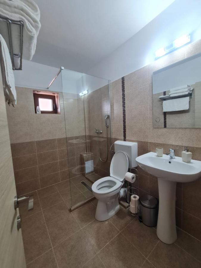 Yuka Hotel Vama Veche Buitenkant foto