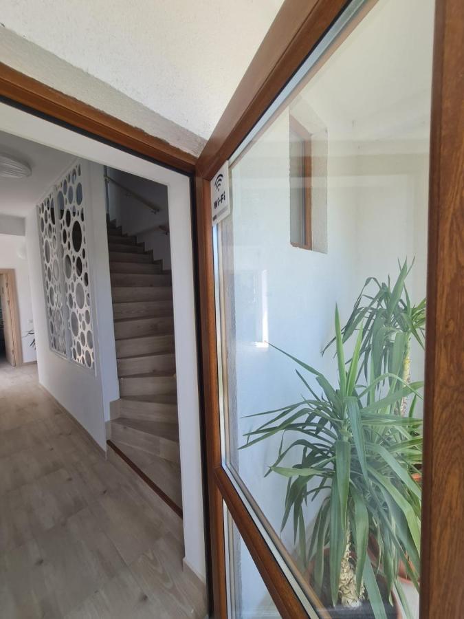 Yuka Hotel Vama Veche Buitenkant foto